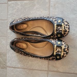 Me Too faux fur leopard print flats. Size 8 women's.